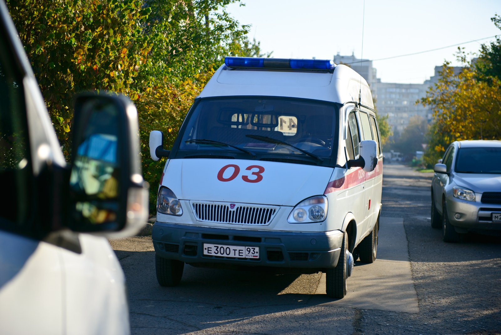 В Адыгее легковушка с двумя детьми лоб в лоб врезалась в грузовик