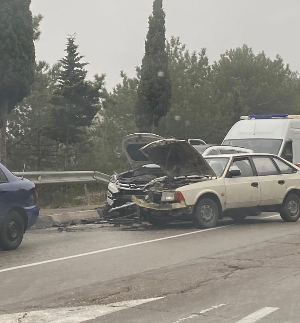 В Крыму под Ялтой на видео попало массовое ДТП