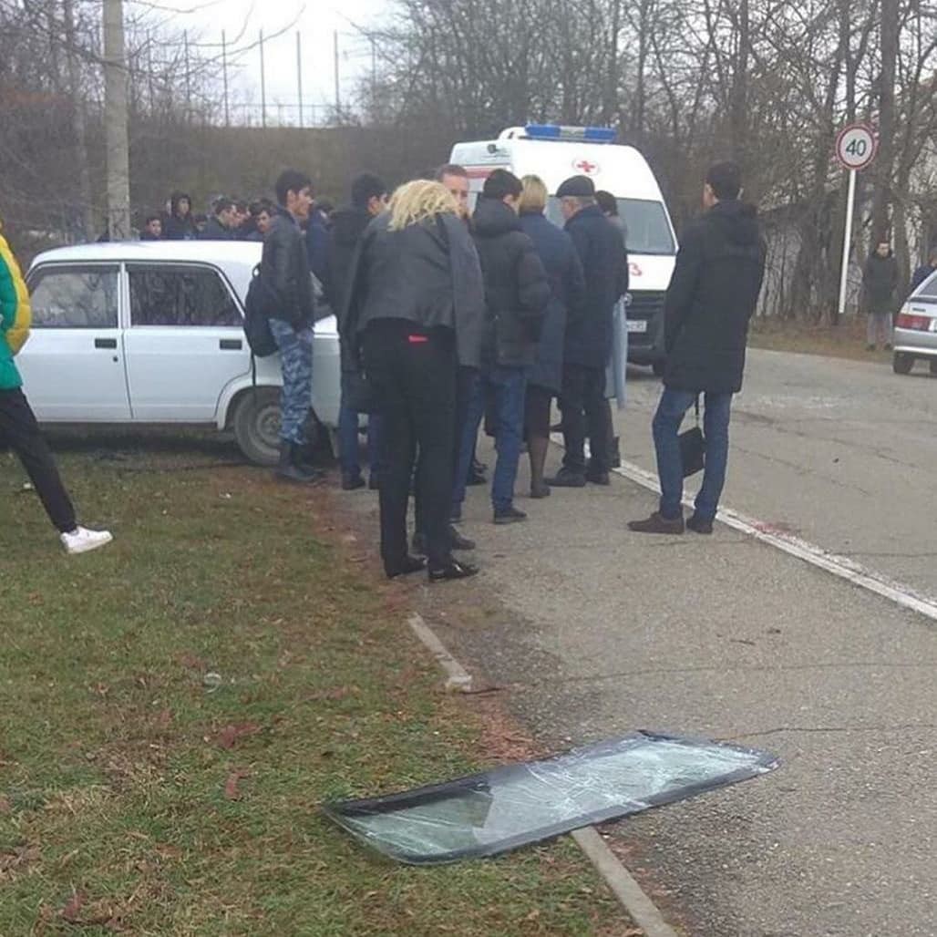 В Майкопе автомобиль сбил пять человек возле колледжа