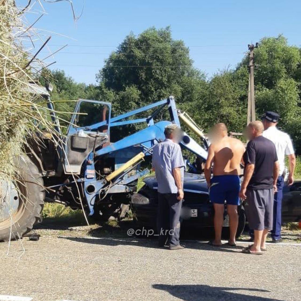 На Кубани в столкновении с трактором погибла женщина из 