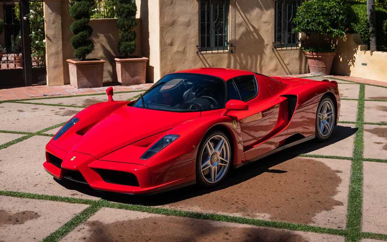 Ferrari Enzo стал самым дорогим автомобилем в истории онлайн-аукционов