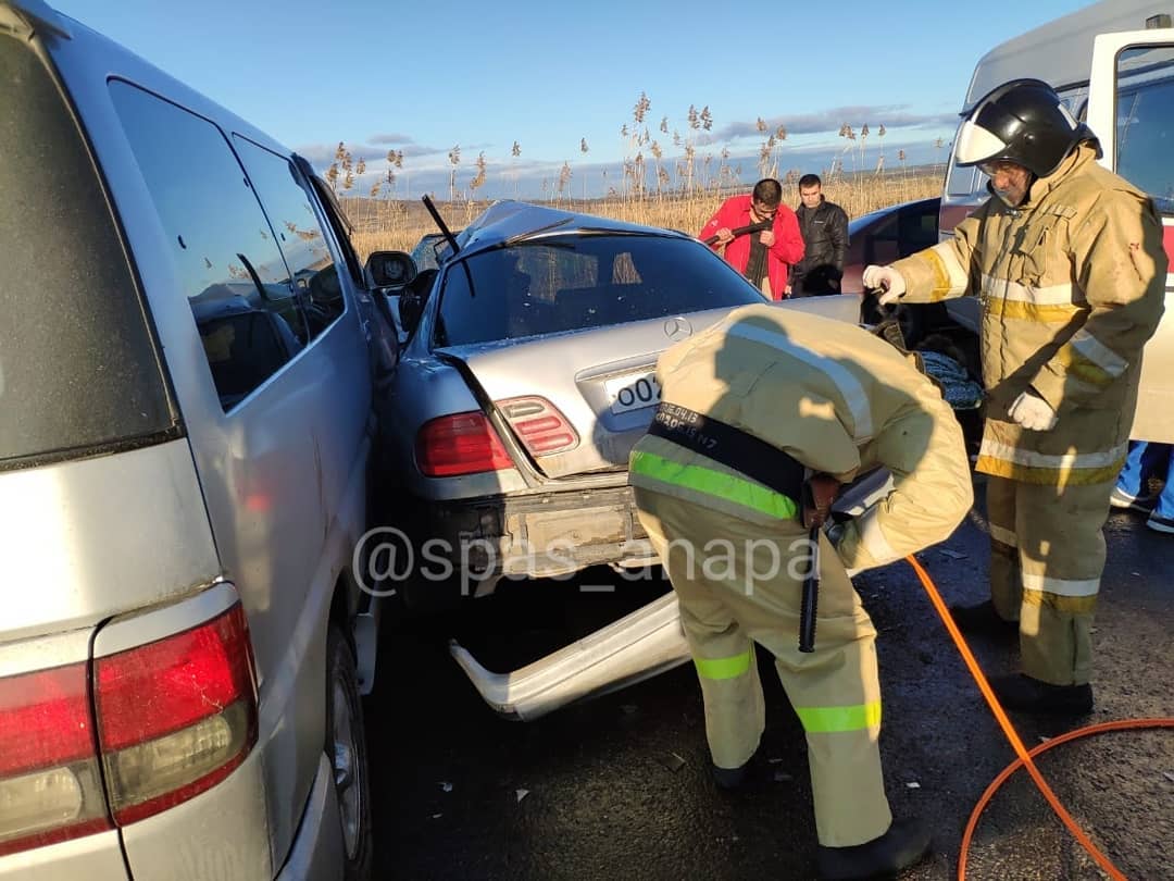 Водитель автомобиля Mercedes погиб в ДТП под Анапой