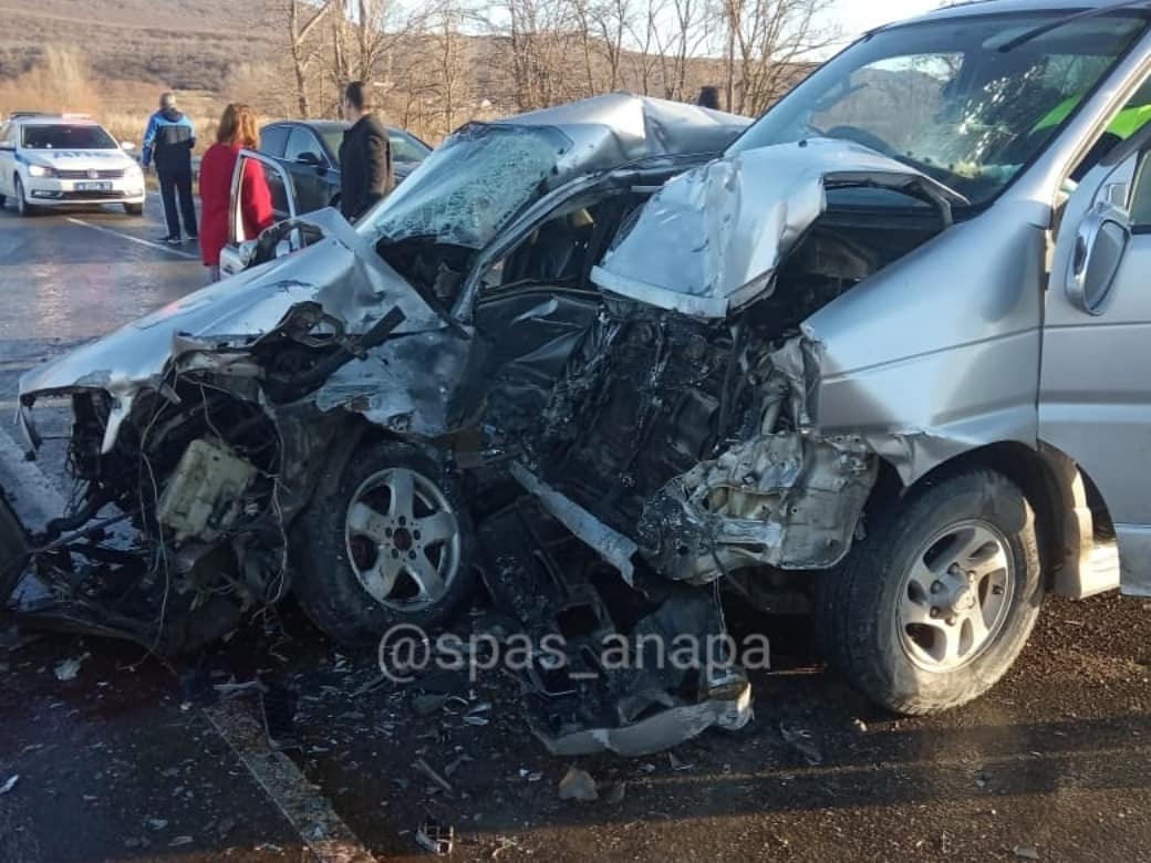 Водитель автомобиля Mercedes погиб в ДТП под Анапой