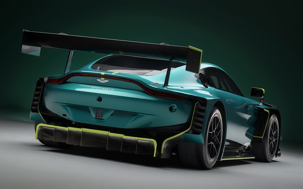 Компания Aston Martin представила гоночный Vantage GT3