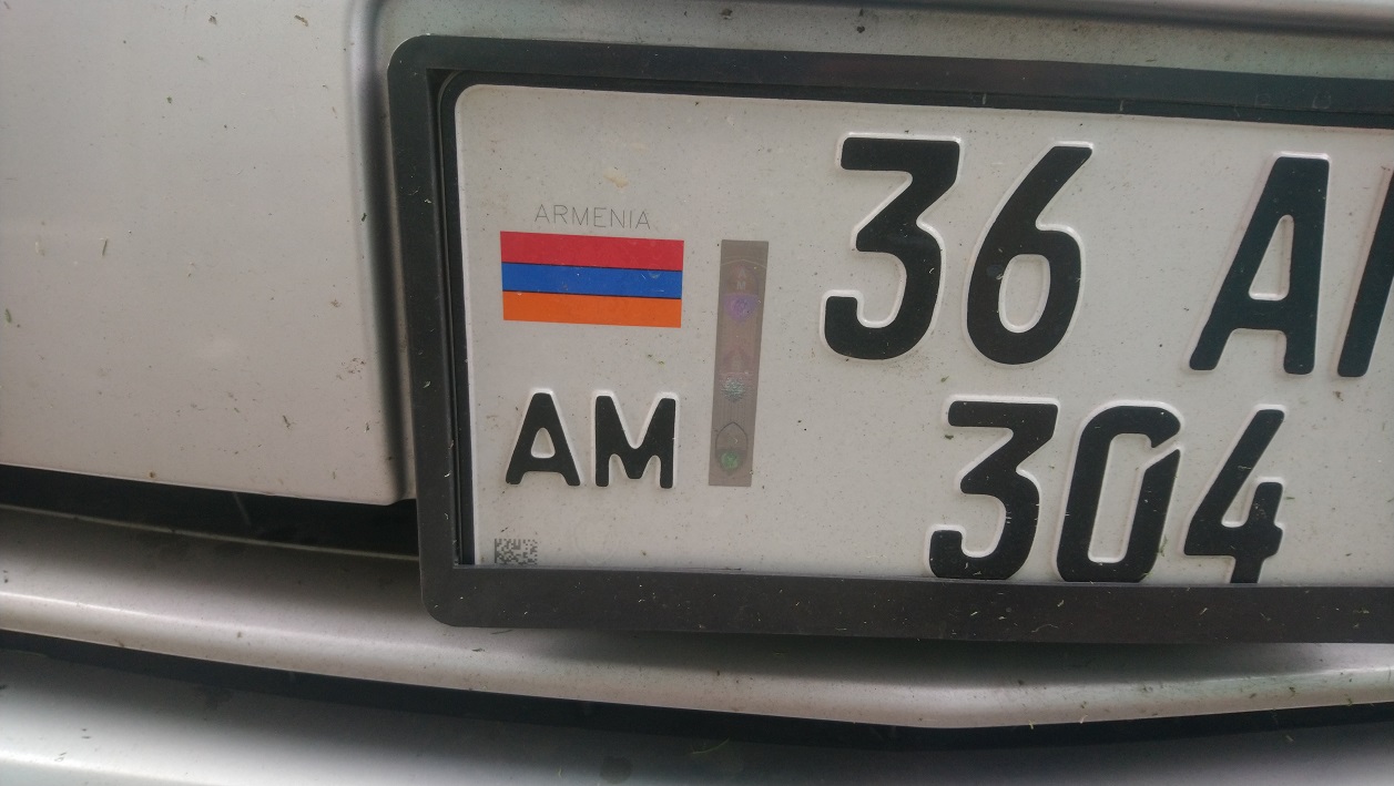 Армянские номера на машине в россии. Автомобильные номера Армении. Фура с армянскими номерами. Автомобильные транзитные номера Армении. Армянские номера на грузовых машинах.