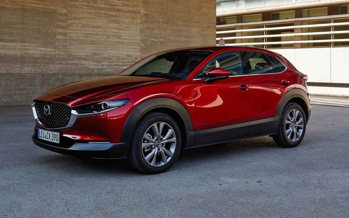 Объявлена стоимость всех комплектаций Mazda CX-30 в России