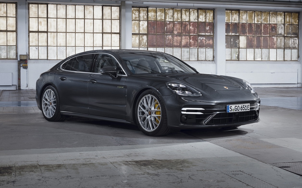 Представлена самая мощная версия обновленного Porsche Panamera