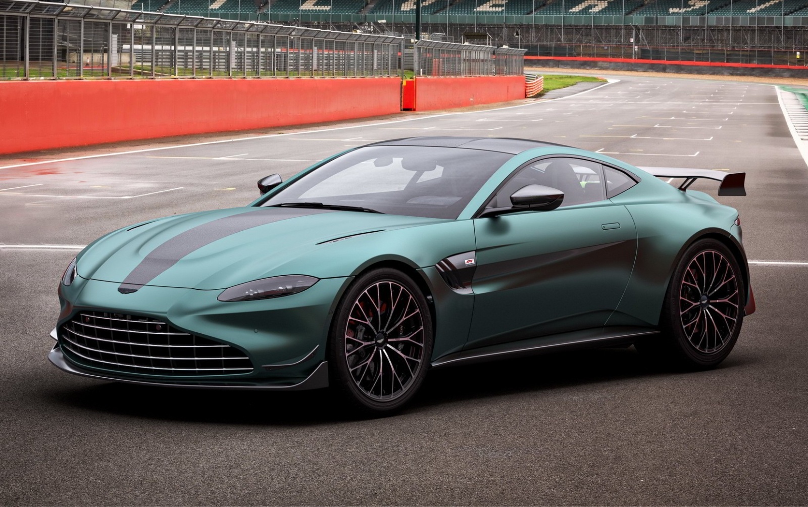 Самый мощный Aston Martin Vantage посвятили 