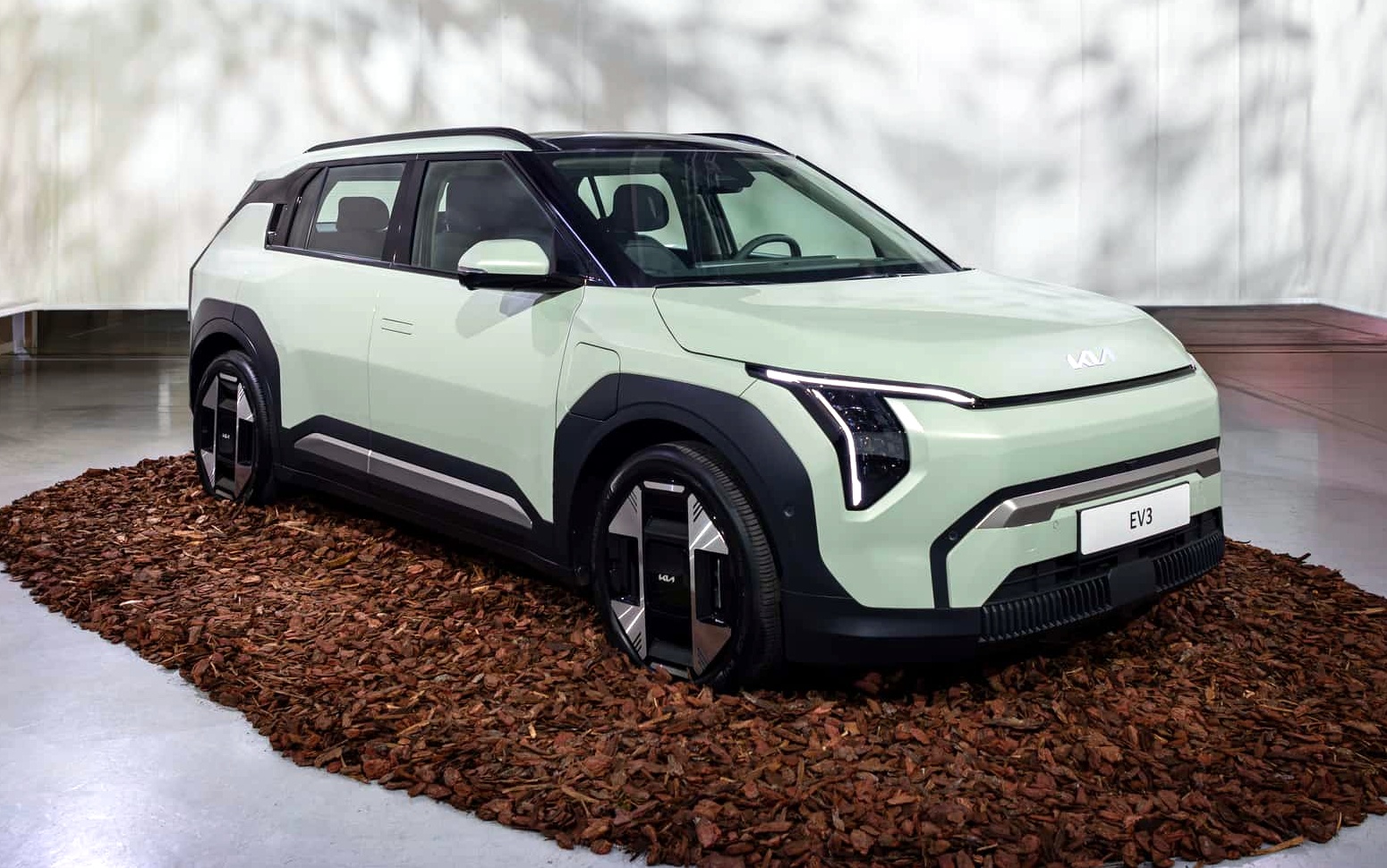 Официально представлен электрический кроссовер Kia EV3