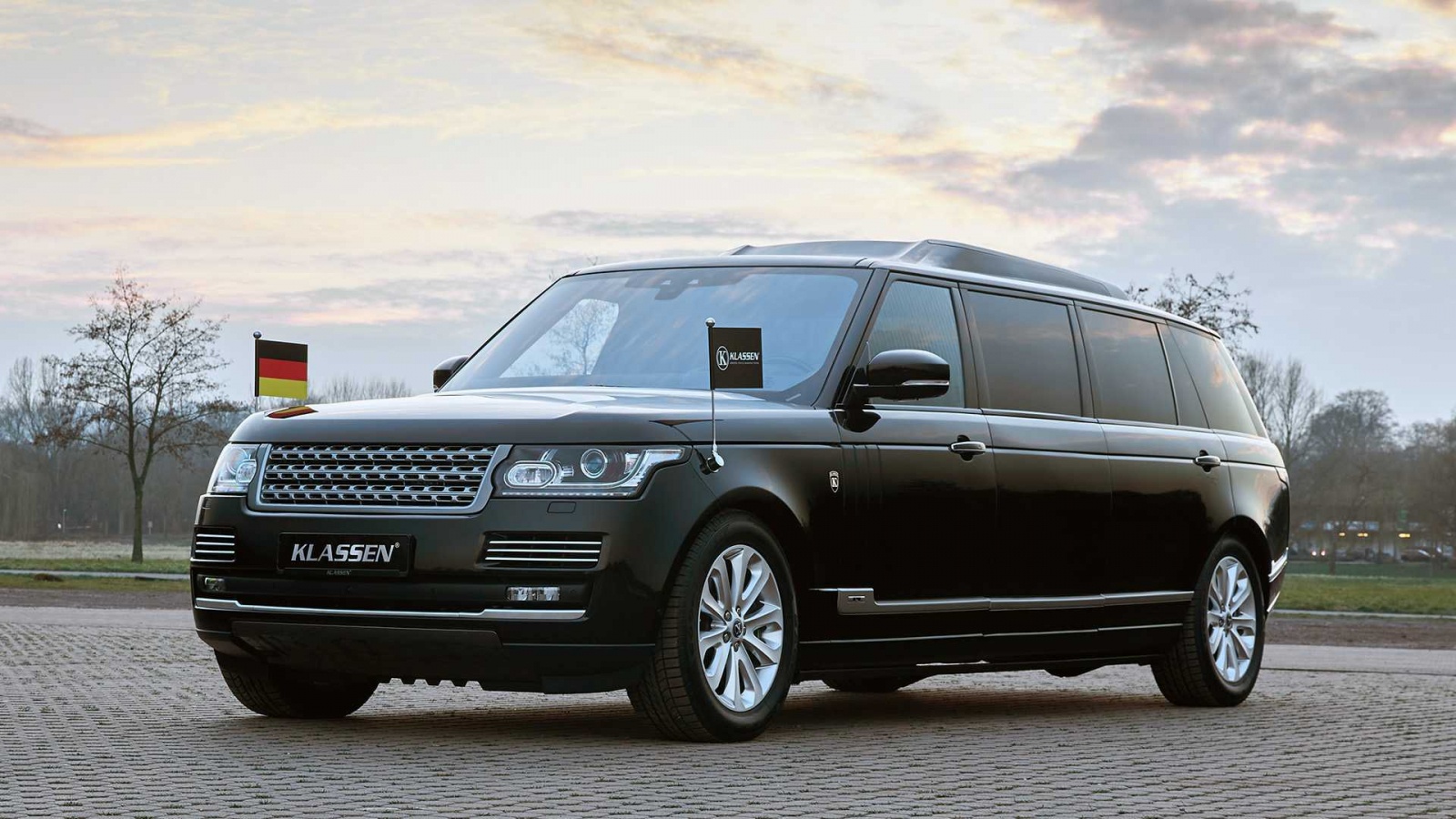 Range Rover превратили в бронированный лимузин