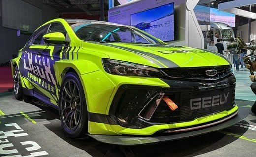 Компания Geely представила на автосалоне в Шанхае первый гоночный автомобиль на метаноле