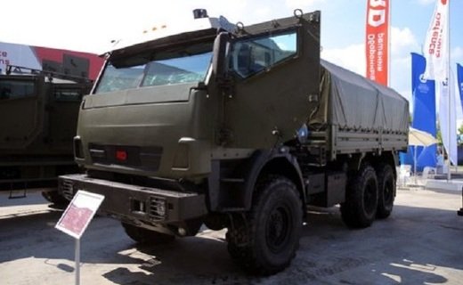 Бортовой автомобиль-тягач К-5350 с бронированной кабиной представили в рамках технического форума "Армия-2022"