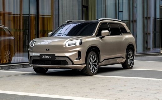 Новый электрический кроссовер GAC Aion V будет доступен в России в двух комплектациях: EX и EX Premium