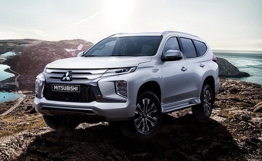 Всего у Mitsubishi Pajero Sport будет шесть различных комплектаций, минимальная стоимость внедорожника - 2 879 000 рублей