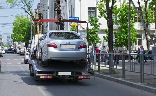 За три месяца в Краснодаре на штрафстоянку переместили 2 389 автомобилей нарушителей правил парковк