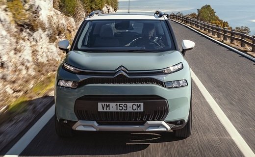 Доступны три комплектации Citroen C3 Aircross, с бензиновым или дизельным мотором, по цене от 1 529 000 рублей