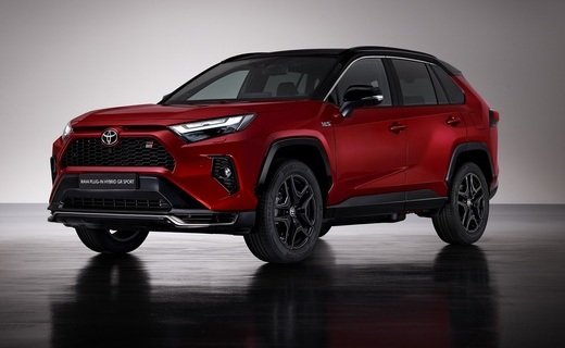 Версия Toyota RAV4GR Sport была создана при участии гоночной команды Toyota Gazoo Racing