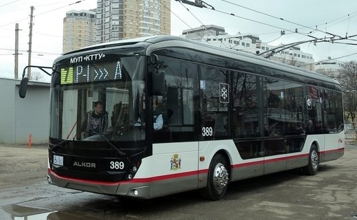 Первый вагон, собранный в мастерских МУП "КТТУ", представили в День рождения российского троллейбуса