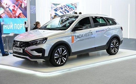 АвтоВАЗ представил в рамках ПМЭФ-2024 универсал Lada Vesta с ручным управлением