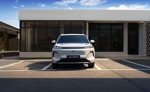 Geely начинает продажи обновлённой гибридной версии кроссовера EX5 на российском рынке