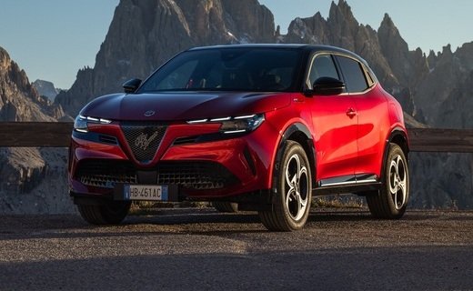 Компания Alfa Romeo представила новую версию кроссовера Junior