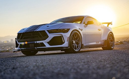 Компания Shelby American представила на шоу Monterey Car Week свой новый проект на базе Ford Mustang - Super Snake-R