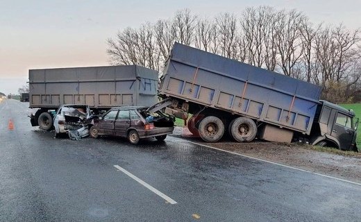 Авария зафиксирована на автодороге между станицами Васюринская и Воронежская