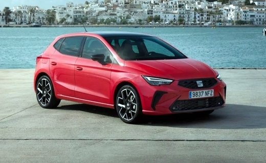 Компания Seat официально представила обновлённые кроссовер Arona и хэтчбек Ibiza