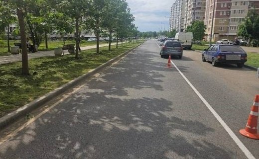 В Краснодаре практически на одном участке проспекта имени Писателя Знаменского произошло два ДТП с несовершеннолетними