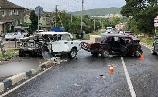 Смертельное ДТП с двумя погибшими произошло в селе Варваровка утром 23 августа