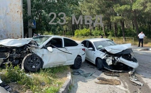 В Геленджике 16-летний подросток на автомобиле Volkswagen выехал на полосу встречного движения и столкнулся с Hyundai