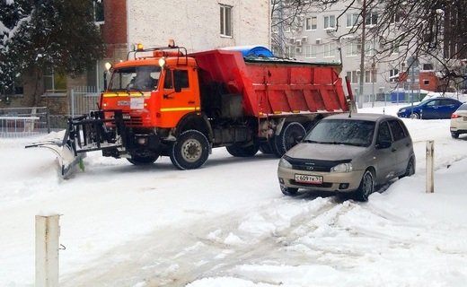 Чистить от снега путепроводы и магистральные дороги Краснодара в ночь с 12 на 13 января будут 127 единиц спецтехники