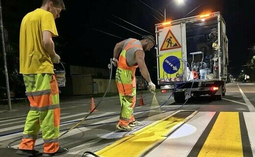 В Краснодаре к 1 сентября обновляют дорожную разметку возле школ