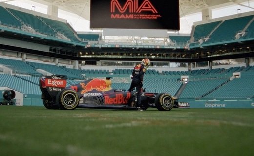 Команда "Формулы 1" Red Bull Racing решила провести акцию в поддержку первого в истории Гран-при Майами