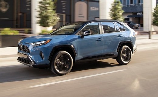 Toyota RAV4 2022 модельного года получили новое оборудование, расширенный список комплектаций, а также новый цвет кузова