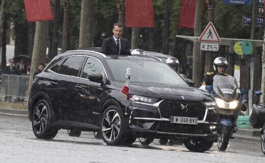 Французский лидер пересел на новую версию модели - гибридную DS 7 Crossback Elysee