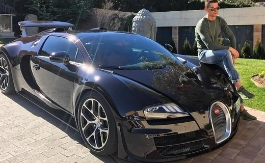 По предварительной информации, водитель Bugatti Veyron Grand Sport Vitesse не справился с управлением