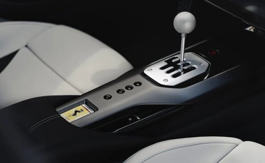 В модельной линейке Ferrari снова появился автомобиль с механической коробкой переключения передач - 12Cilindri Manuale