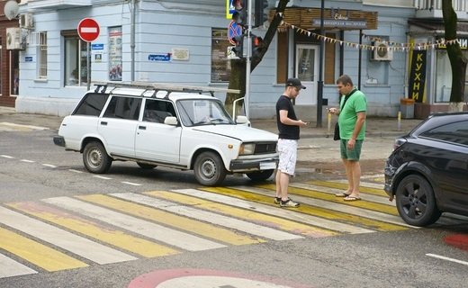 Вместо "ДТП.Европротокол" услугу "Оформление европротокола онлайн" можно получить с помощью приложения "Помощник ОСАГО"