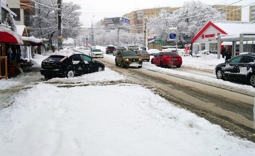 Снегопад стал причиной 9-балльных пробок на дорогах Краснодара. Об этом свидетельствуют данные сервиса "Яндекс.Карты"