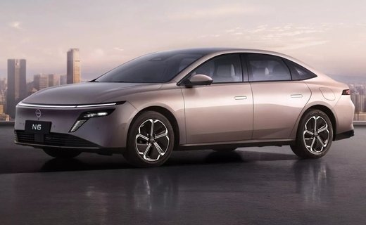 Компания Nissan представила на китайском рынке два новых седана - подключаемый гибрид N6 и обновлённый Teana