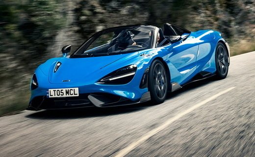 McLaren 765LT Spider оснащается знакомым 4,0-литровым твин-турбо двигателем V8, который выдаёт 765 л.с. и 800 Нм