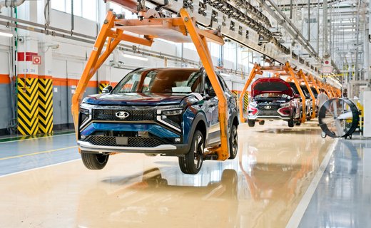25 сентября 2026 года на основной линии конвейера АО «АВТОВАЗ» начался серийный выпуск нового флагманского кроссовера LADA Azimut
