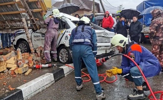 В результате ДТП, которое произошло в селе Волковка, в салоне автомобиля оказался заблокирован 29-летний водитель