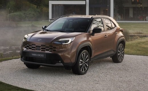 Компания Toyota представила обновлённый компактный кроссовер Yaris Cross