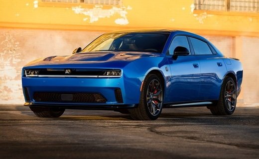 Компания Dodge официально представила четырёхдверный 670-сильный электрический лифтбек Charger Daytona