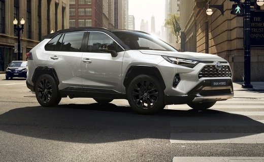 Toyota RAV4 2023 модельного года получил новую цифровую "приборку" и новую мультимедиа систему