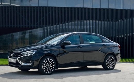 LADA Aura стала официальным автомобилем международного турнира по паделу «Москва 2026»