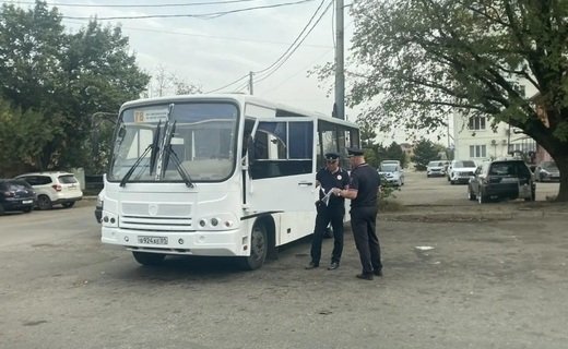 Специалисты отдела контроля Дептранса Краснодара совместно с инспекторами Госавтоинспекции провели очередную проверку общественного транспорта.