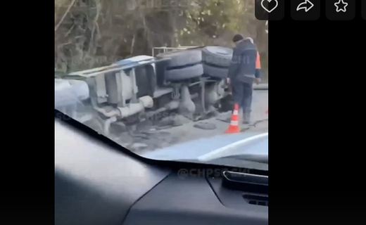 «Уставшее» дорожное полотно стало причиной ДТП в Адлерском районе